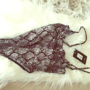 Brand new, snake print bodysuit XS Fashion Nova
